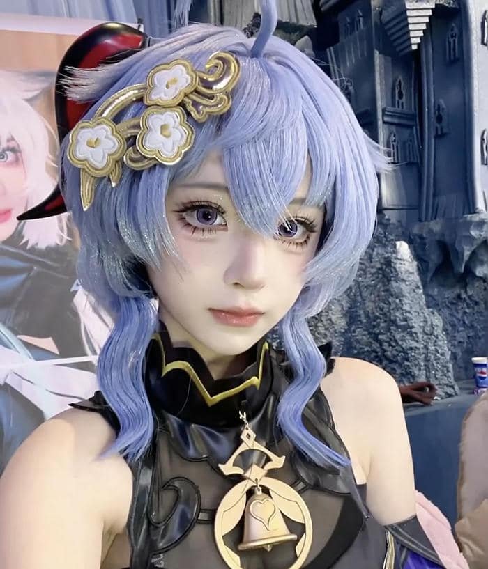 cô gái Ganyu cosplay dễ thương đáng yêu
