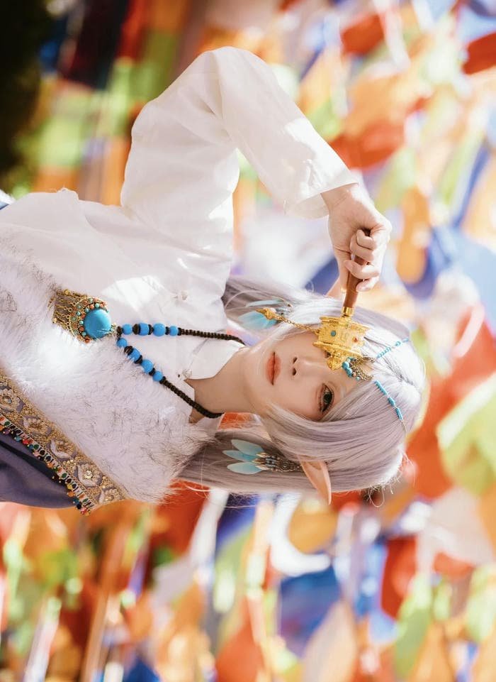 cosplay frieren anime girl