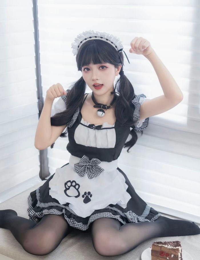 cosplay hầu gái quyến rũ