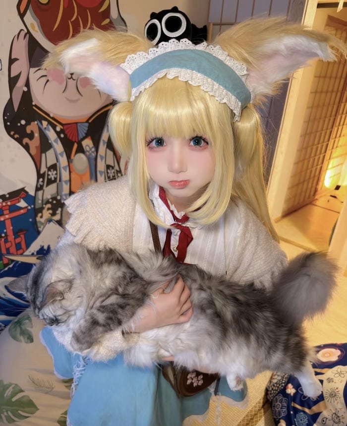 gái xinh cosplay anime vũ khí