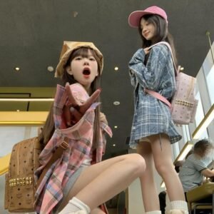 hình avatar bạn thân 2 người áo đôi cute