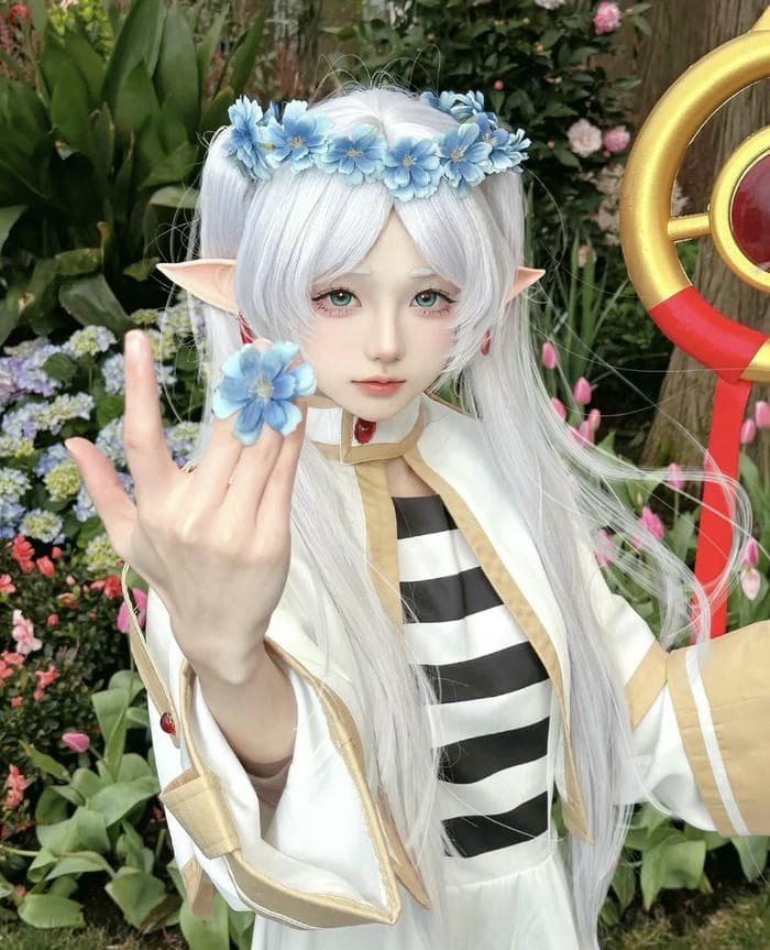hình cosplay frieren mềm mại