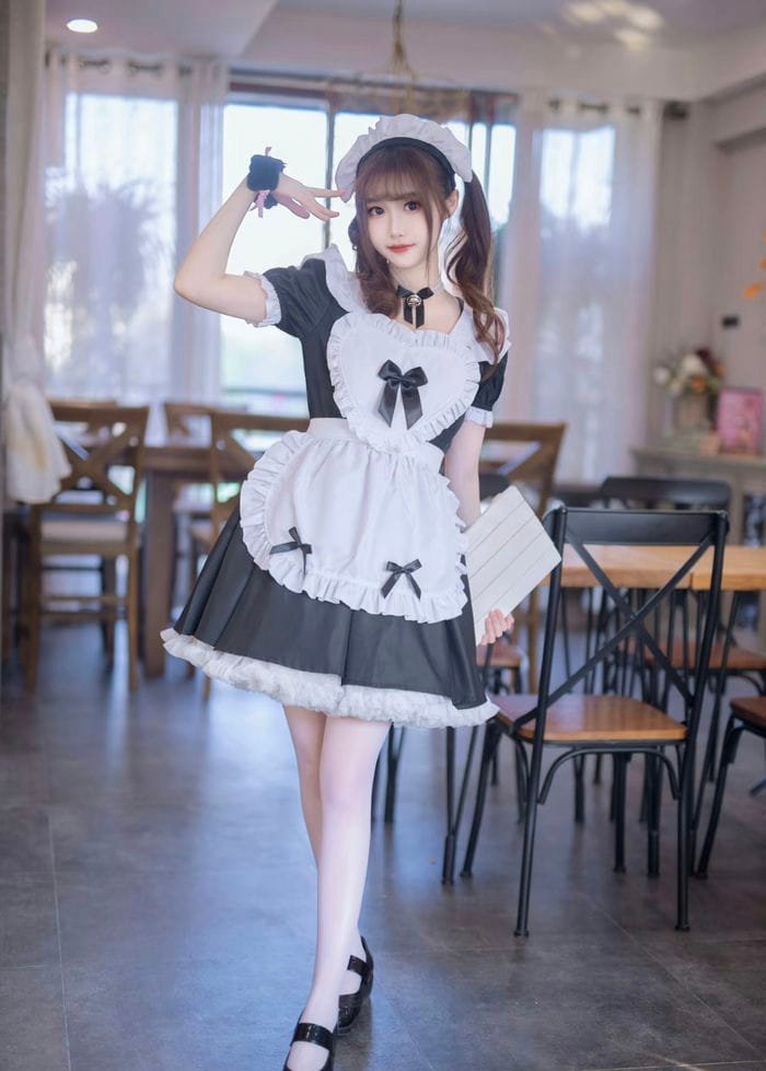 hình cosplay hầu gái