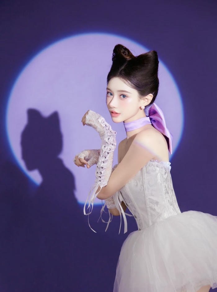 hóa thân nhân vật mèo anime