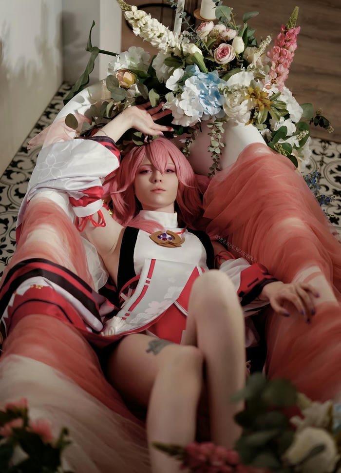 hóa thân yae miko anime