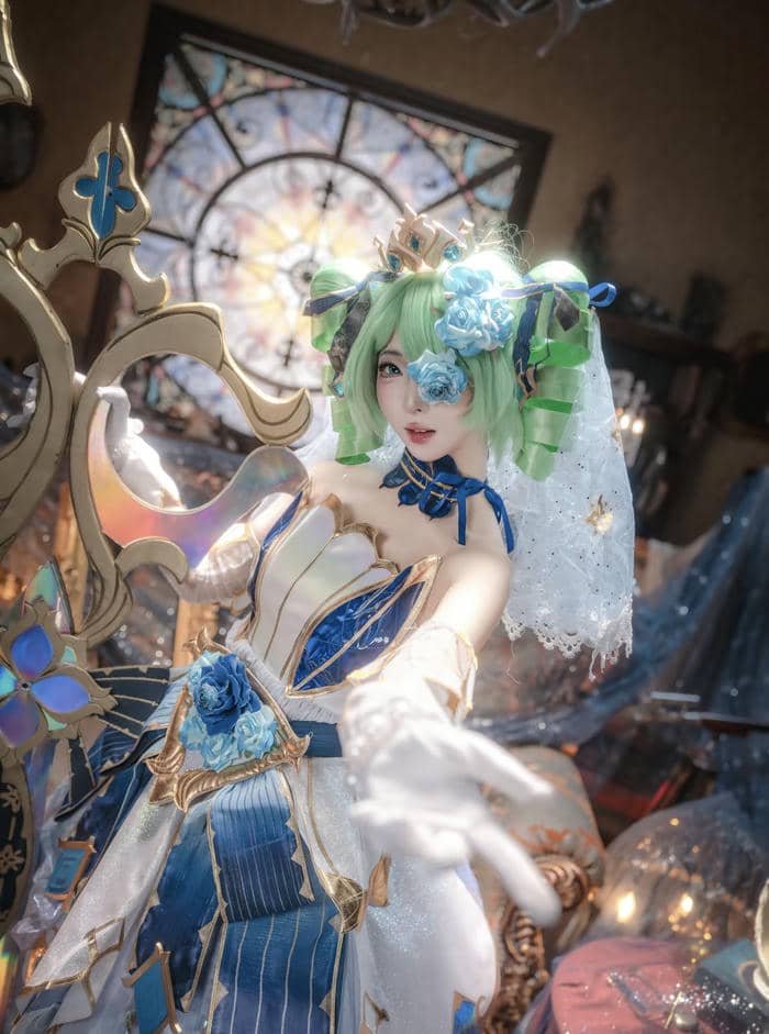 tạo dáng nữ tướng nhập vai