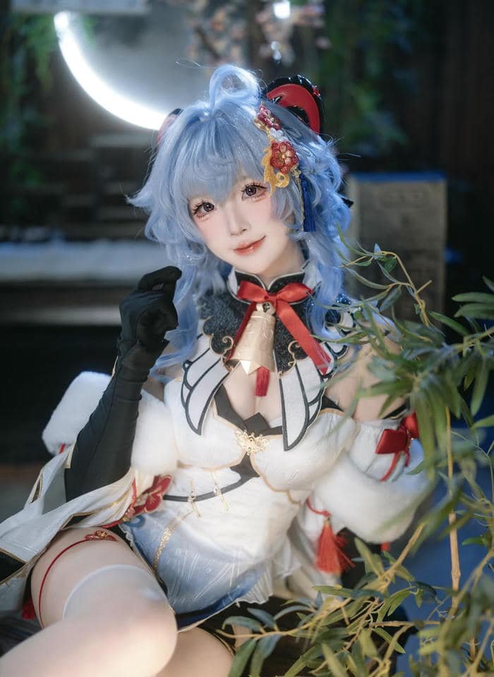 xinh gái cosplay ganyu anime ánh sáng lung linh