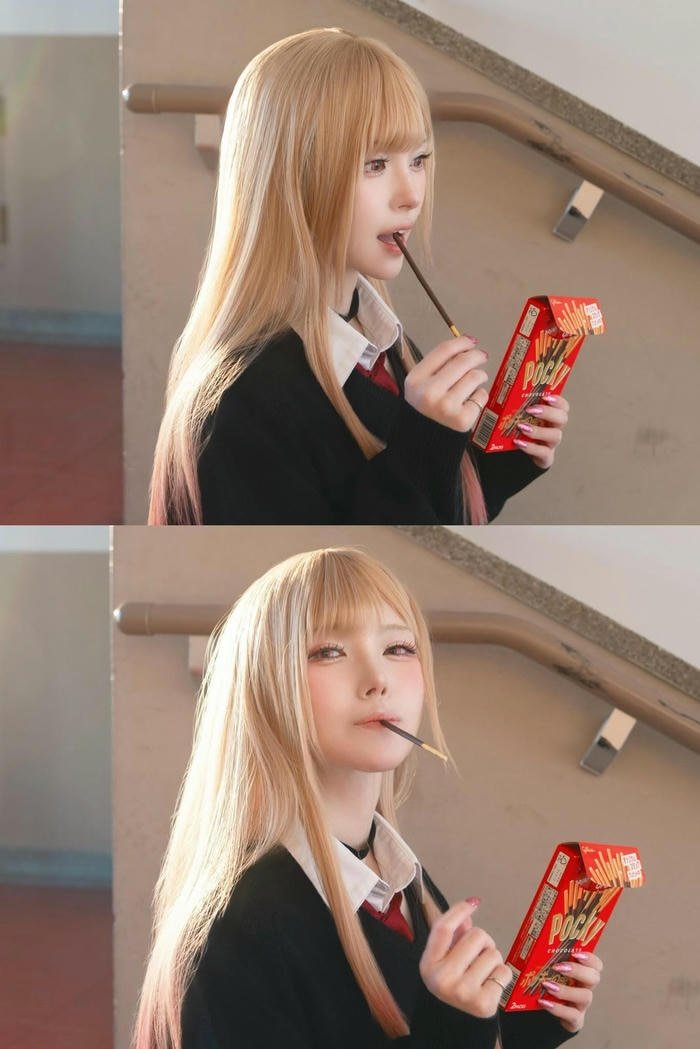 Ảnh cosplay cute đang ăn bánh