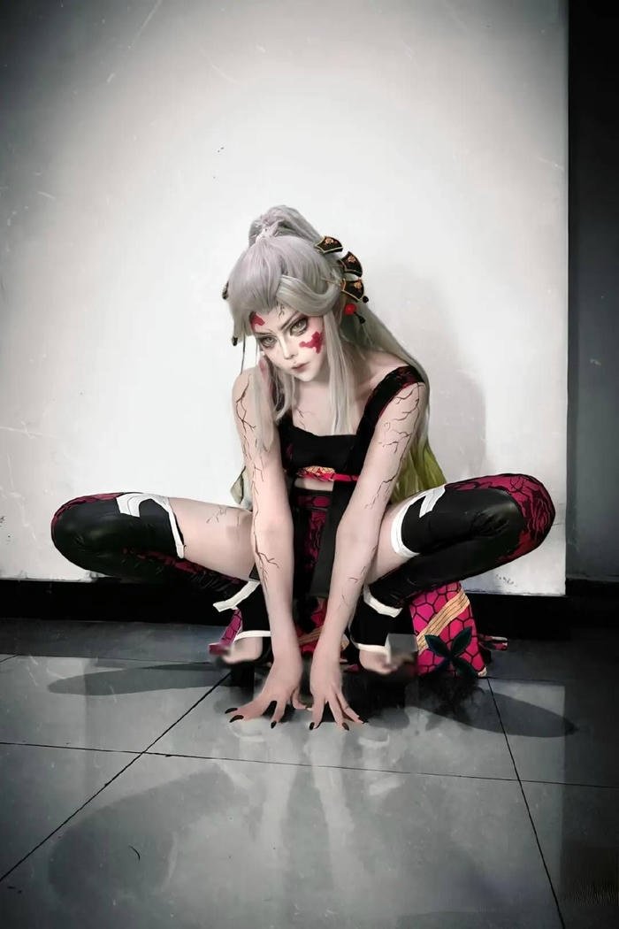 Ảnh cosplay daki tạo dáng bắt