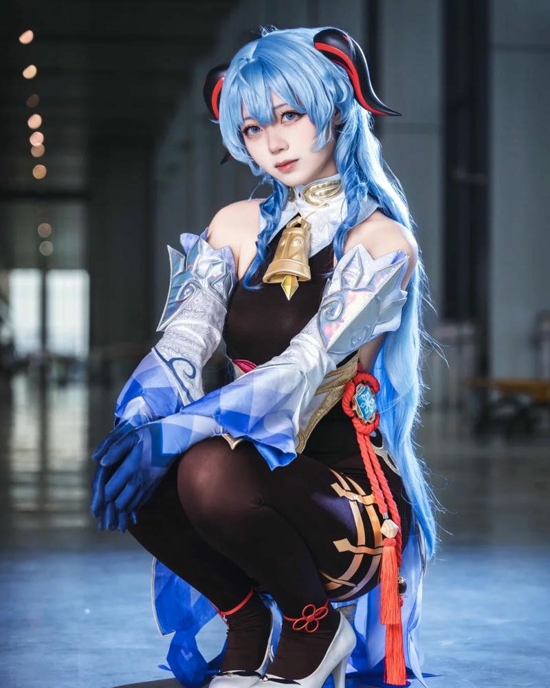Ảnh cosplay ganyu trang phục hầu gái đen trắng dễ thương