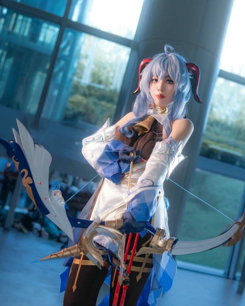 Ảnh cosplay ganyu váy trắng tinh khôi tựa thiên thần xanh