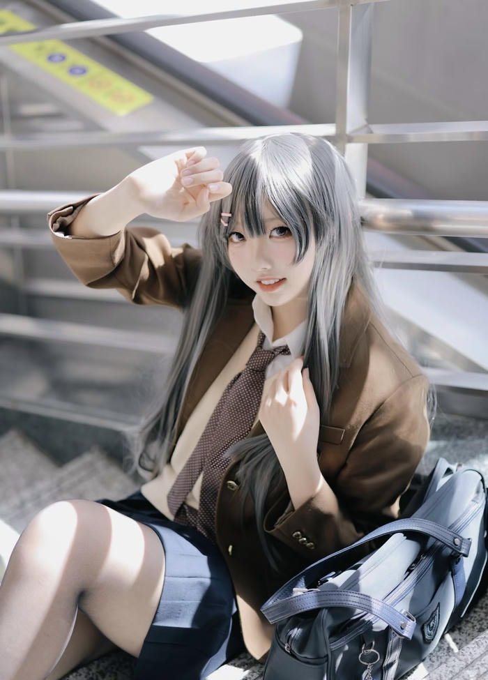 Ảnh cosplay nữ sinh biểu cảm trong sáng