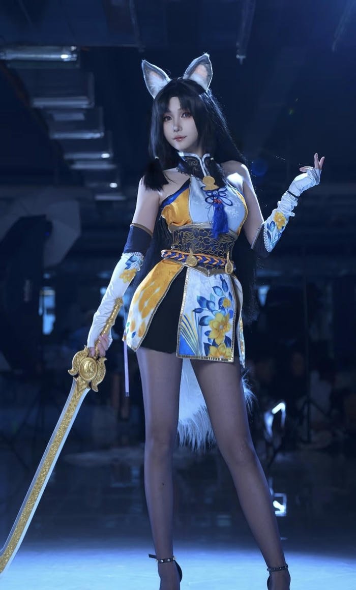 Ảnh cosplay trung quốc tạo dáng chính diện