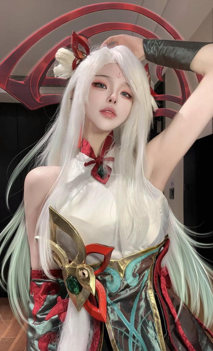 Ảnh irelia cosplay ánh mắt lạnh lùng