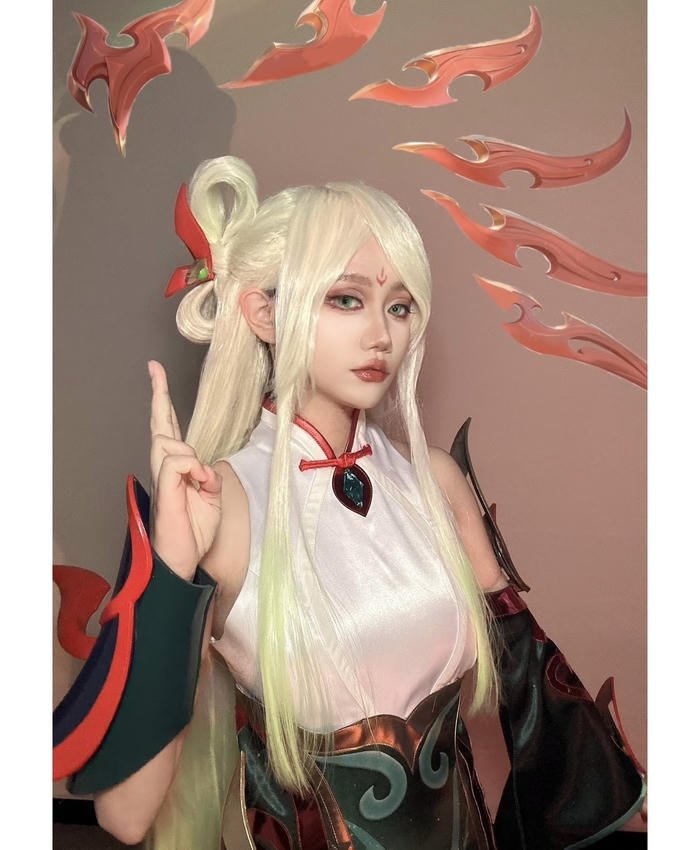 Ảnh irelia cosplay dáng nghiêng uyển chuyển