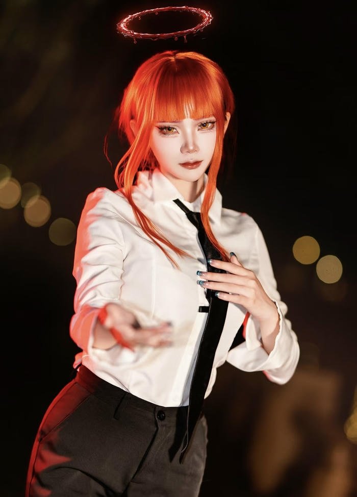 Ảnh makima cosplay ánh nhìn lạnh nhạt