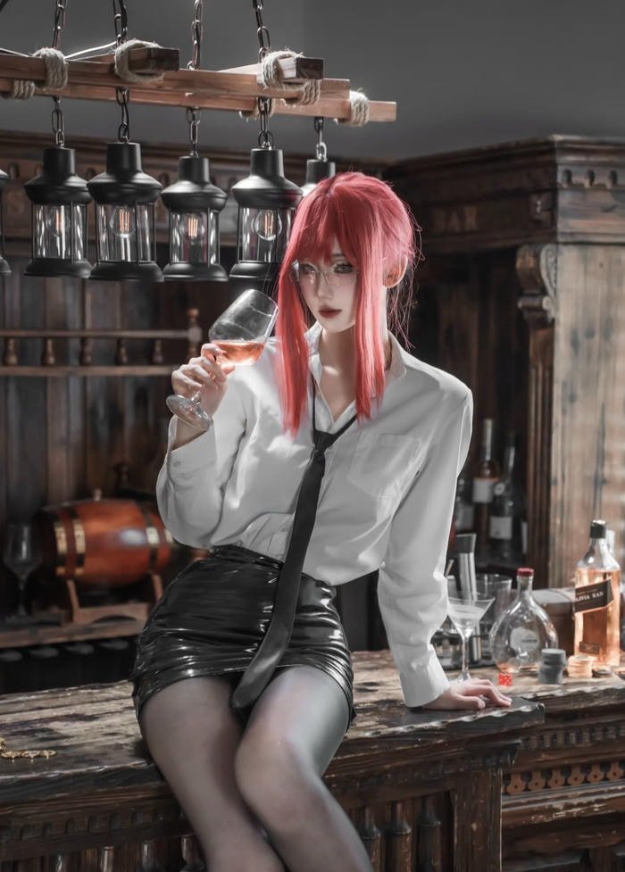 Ảnh makima cosplay ánh nhìn xa