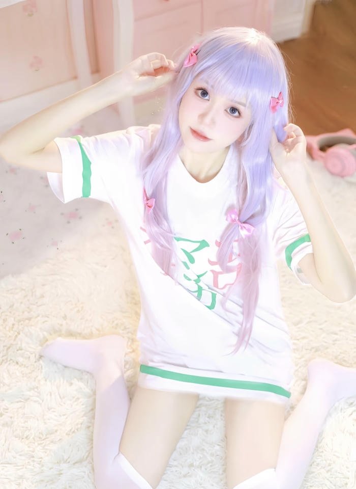 Bức ảnh sagiri cosplay áo trắng gọn