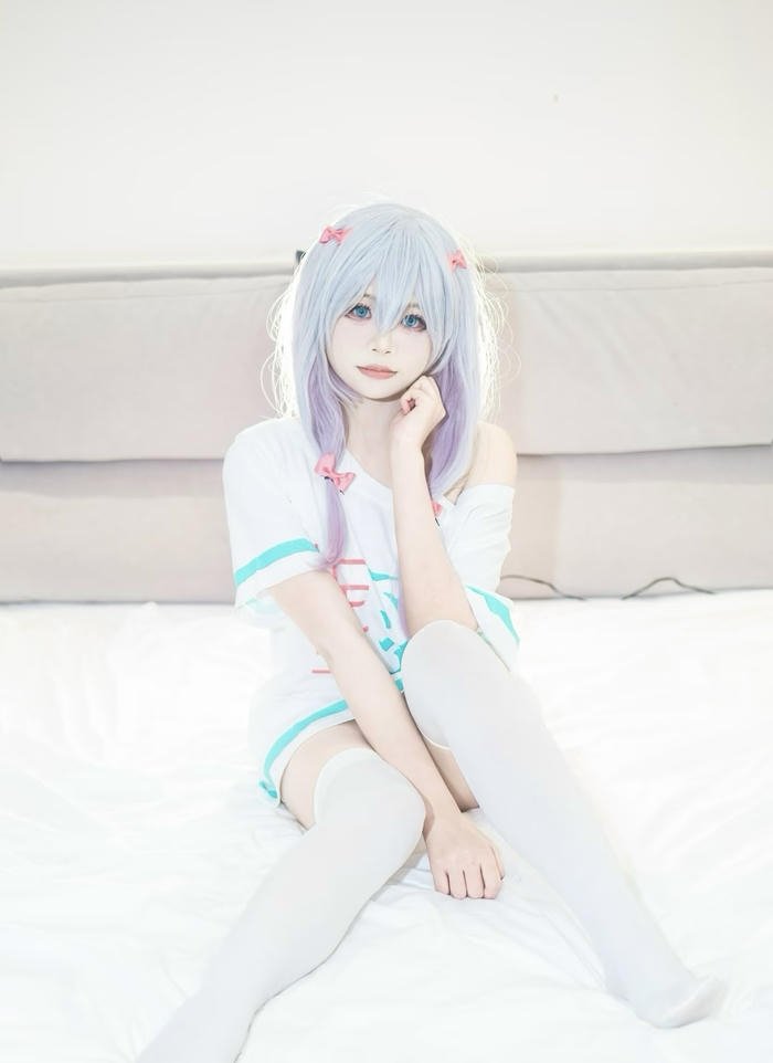 Bức ảnh sagiri cosplay đeo tất cổ cao