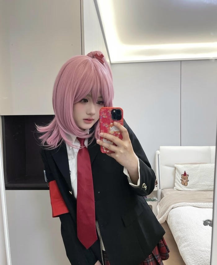 Bức hình cosplay nữ sinh biểu cảm tự nhiên