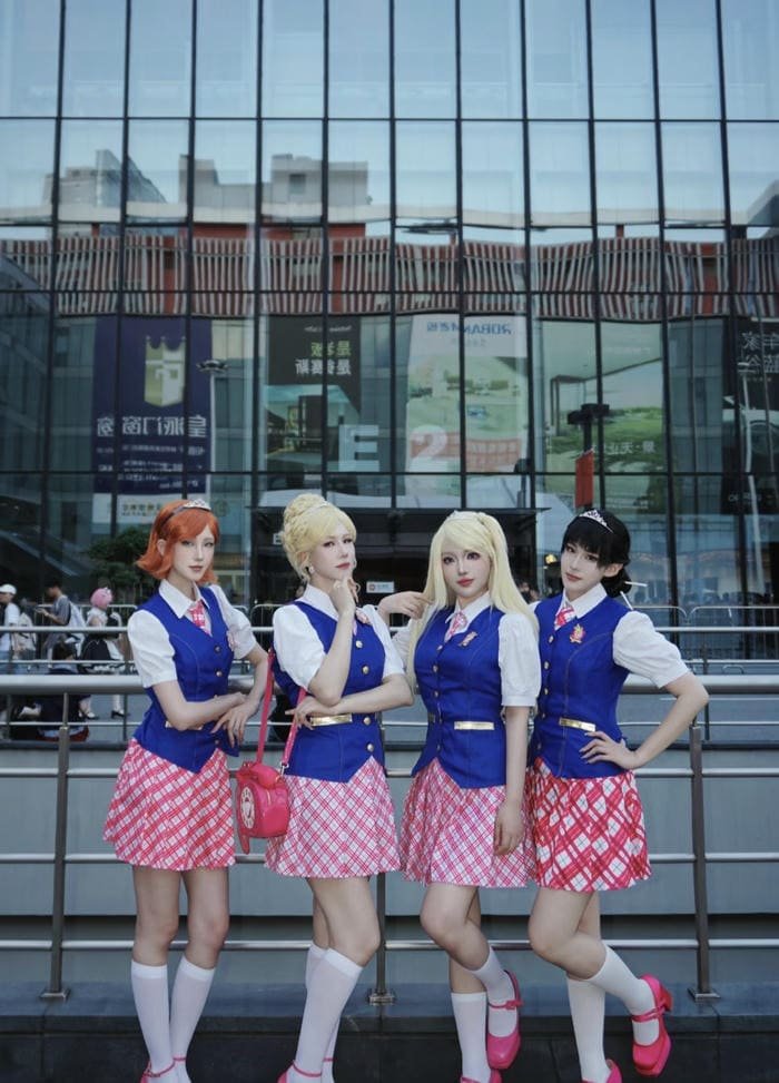 Bức hình cosplay nữ sinh phong thái học sinh