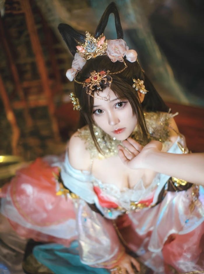 Bức hình cosplay trung quốc đứng thẳng thanh thoát