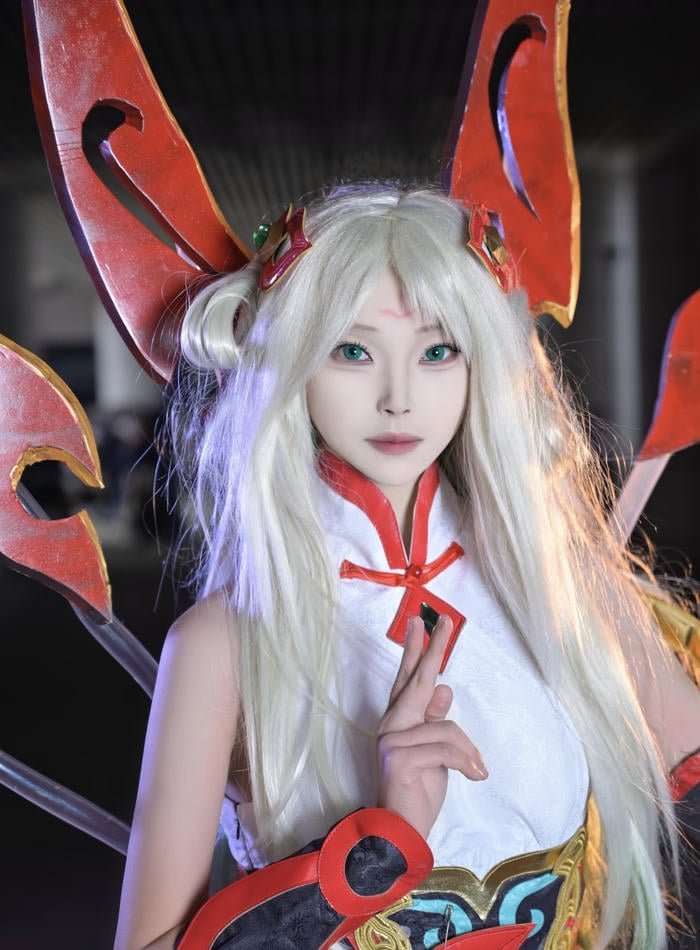 Bức hình irelia cosplay ánh mắt sâu