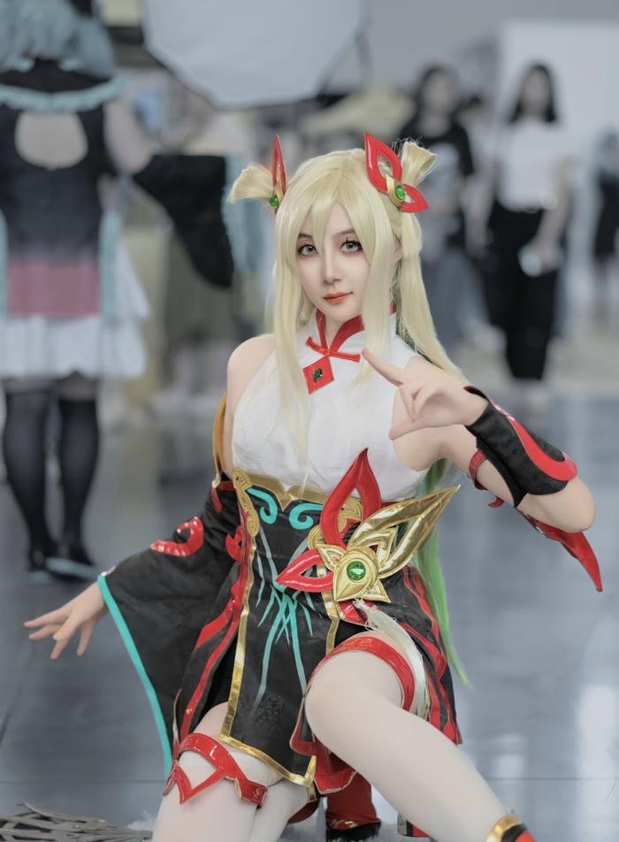 Bức hình irelia cosplay động tác dứt khoát