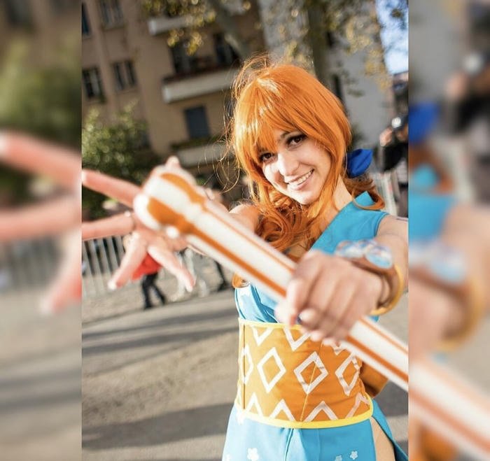Cô nàng cosplay Nami đường phố