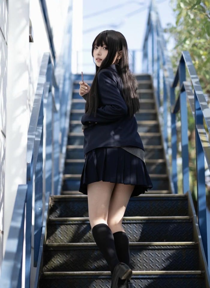 Hình ảnh cosplay nữ sinh đang tạo dáng chụp hình