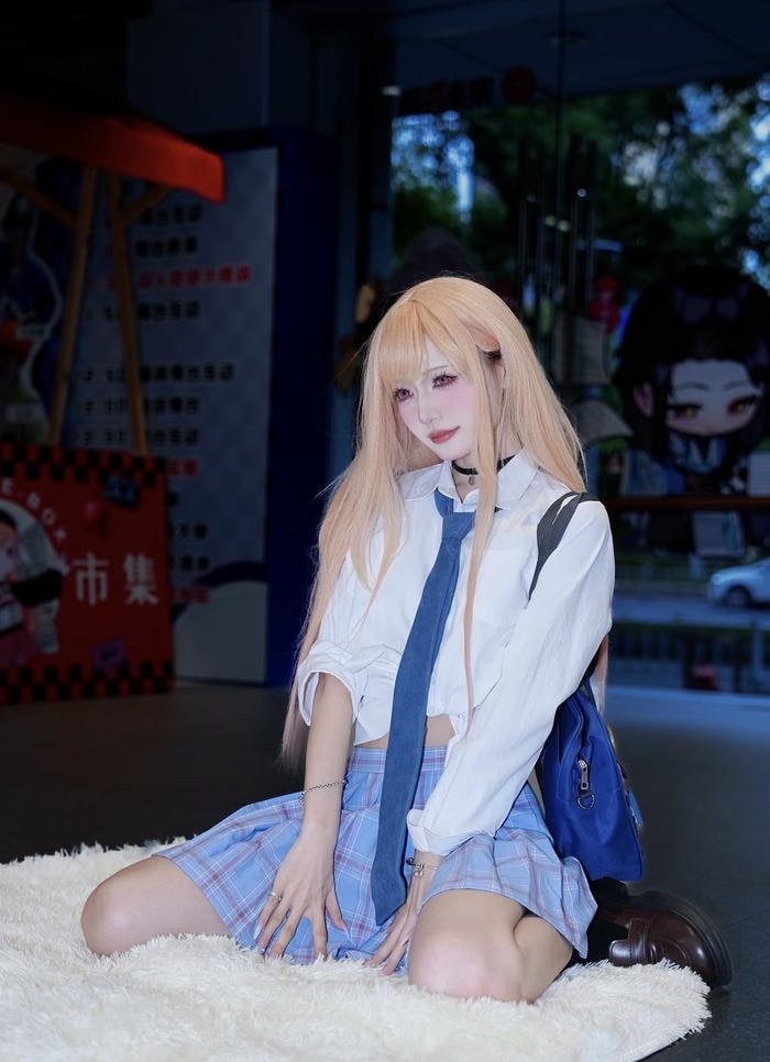 Hình ảnh cosplay nữ sinh nụ cười tươi