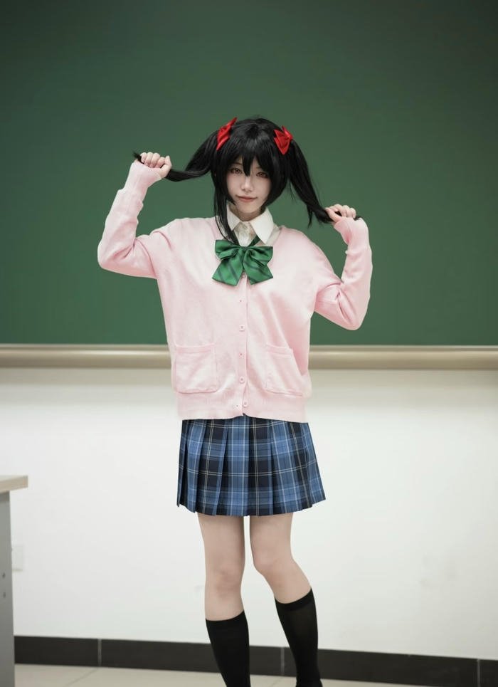 Hình ảnh cosplay nữ sinh tạo dáng nhẹ nhàng