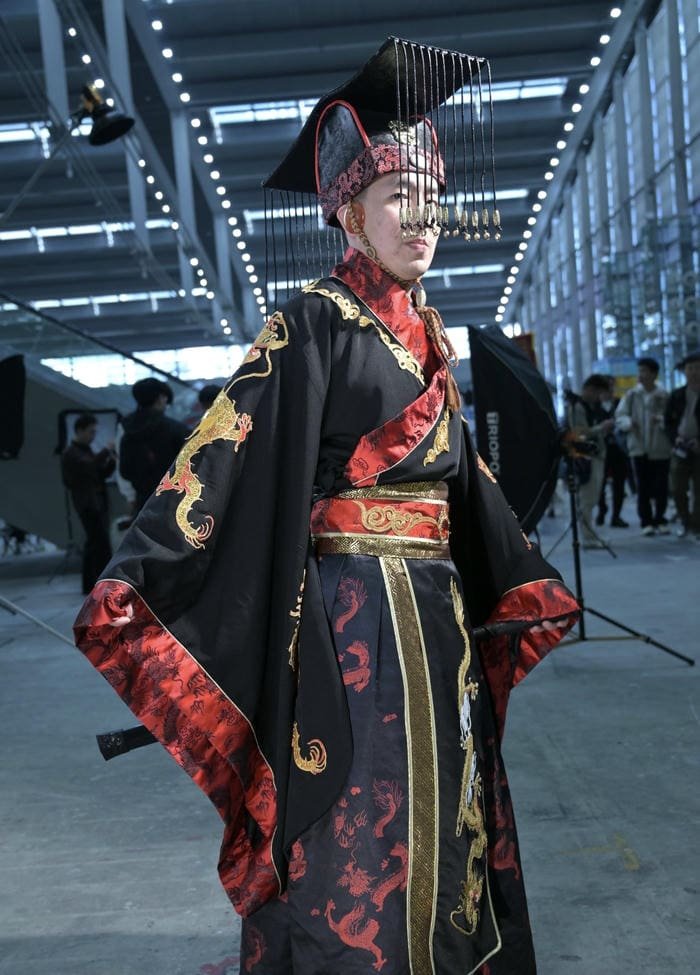 Hình ảnh cosplay trung quốc tạo dáng nghiêng người