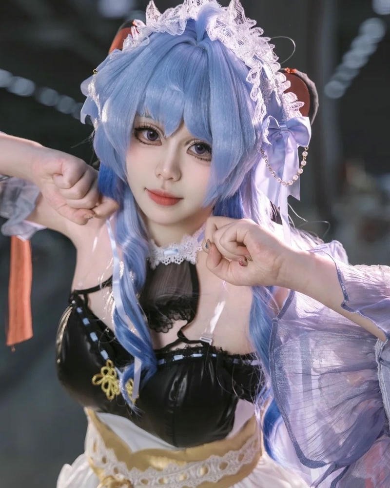 Hình ảnh ganyu cầm lì xì đỏ chúc tết vui vẻ