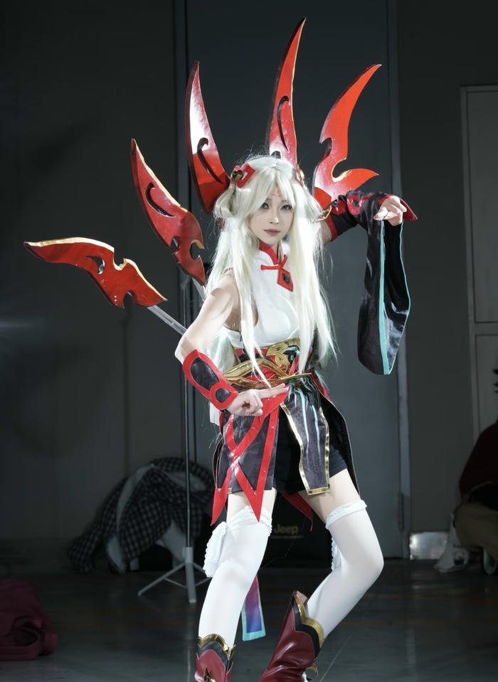 Hình ảnh irelia cosplay tạo dáng cuốn hút