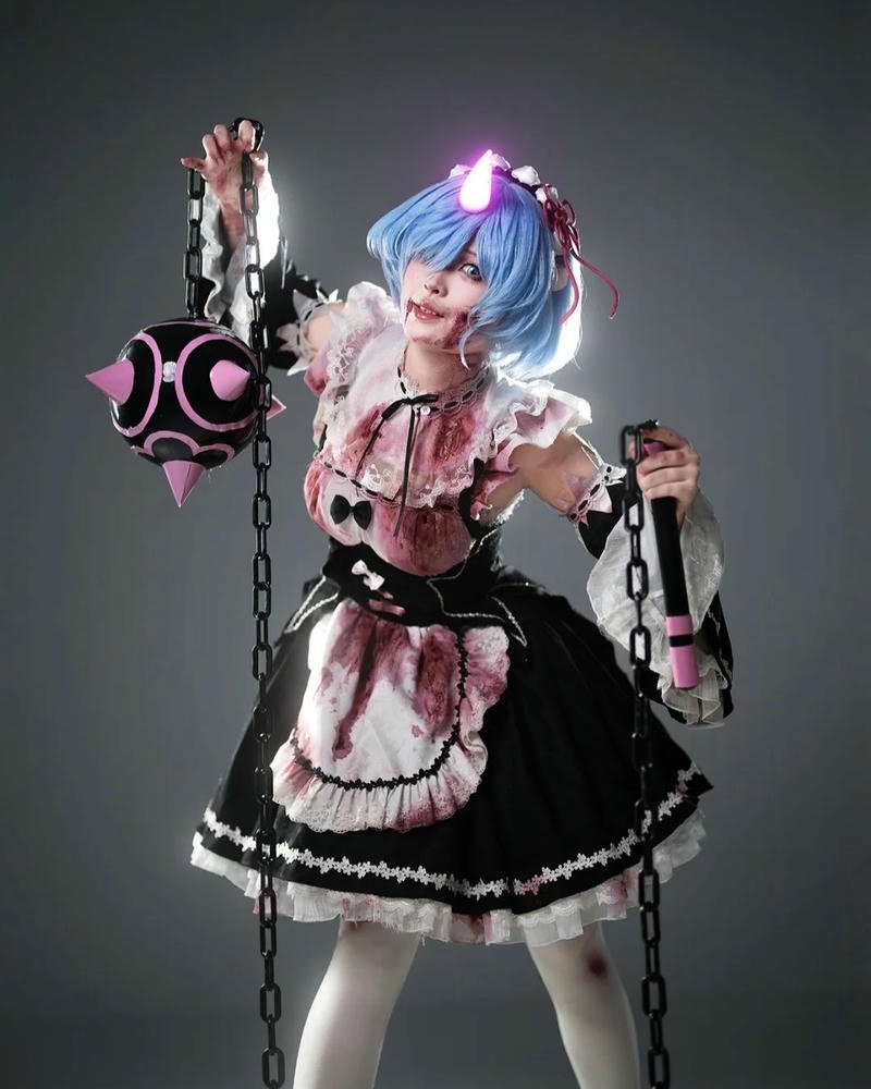 Hình ảnh ma kinh dị trang phục hầu gái chiến