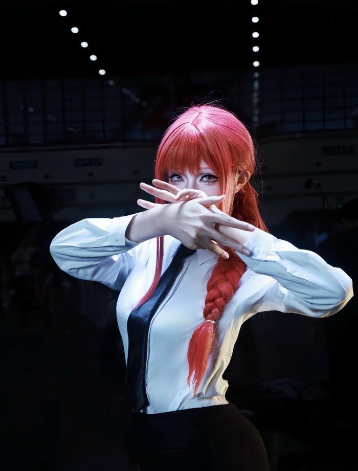 Hình makima cosplay thần sắc khó đoán