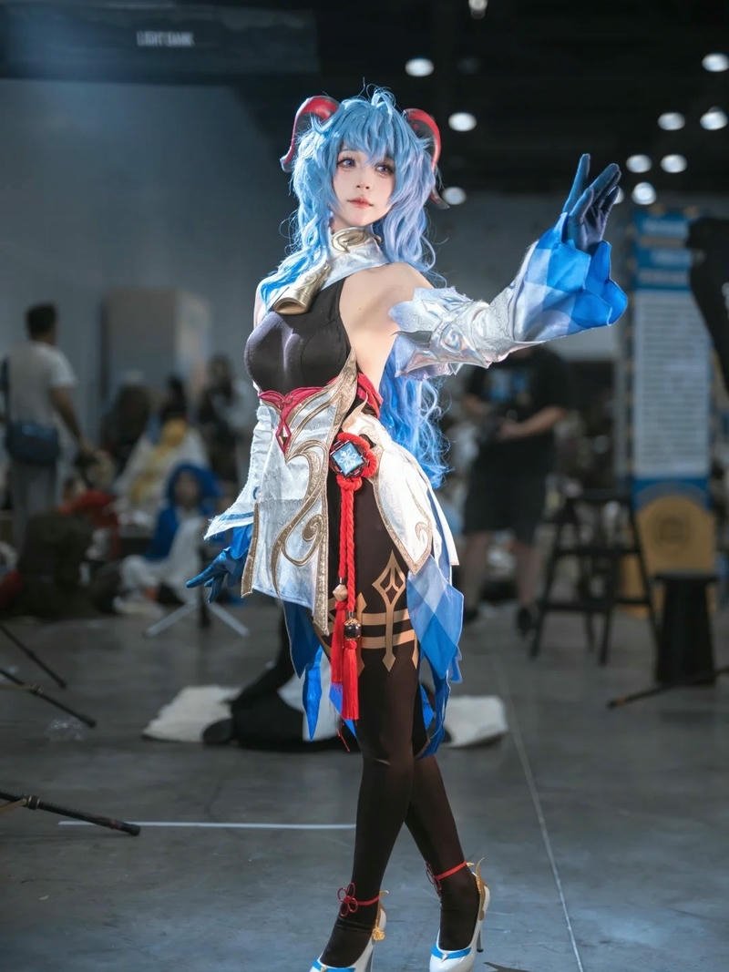 Hóa trang ganyu học sinh mặc đồng phục váy ngắn xinh