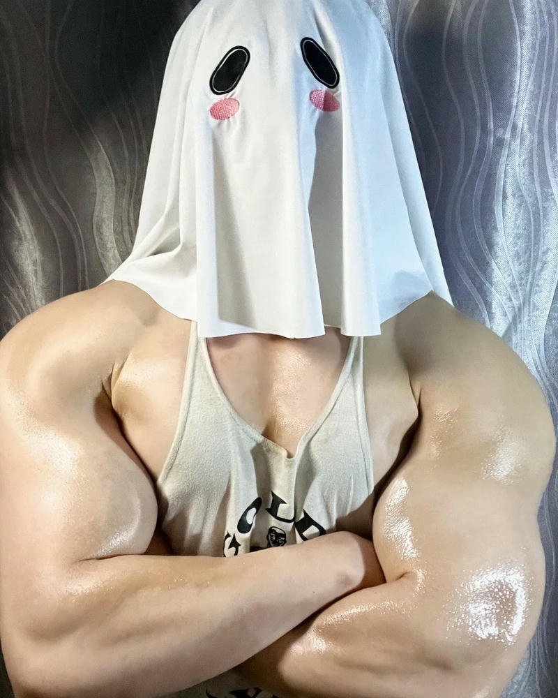 Hóa trang ma cơ bắp cuồn cuộn hài hước độc đáo