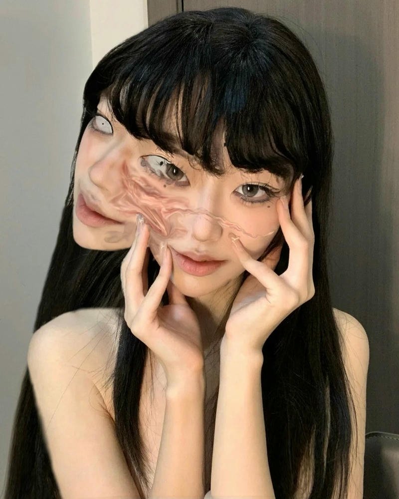 Hóa trang ma nữ sinh nhiều tay ảo giác