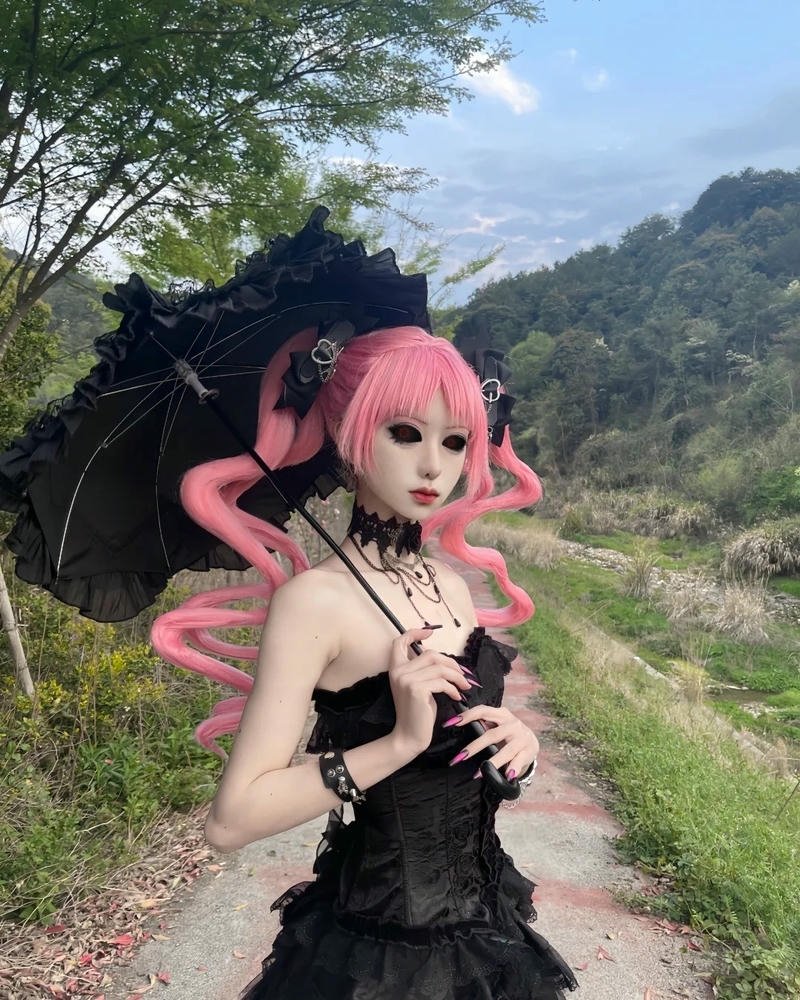 Hóa trang ma nữ váy đen gothic lolita u tối
