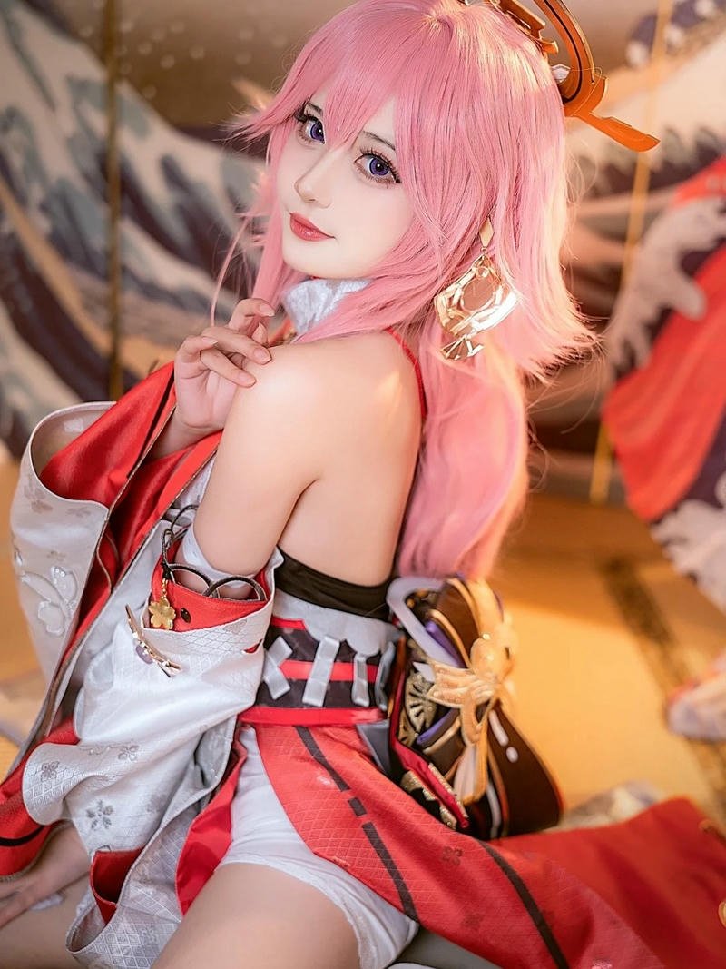 Yae miko genshin impact góc chụp từ trên xuống quyến rũ