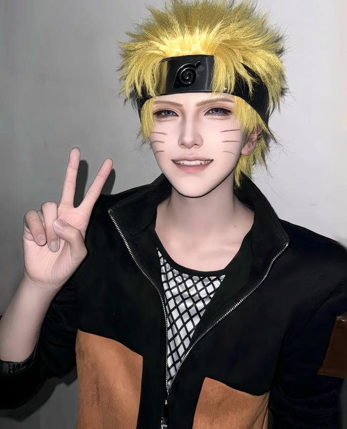 ảnh cosplay naruto động tác dơ tay chào