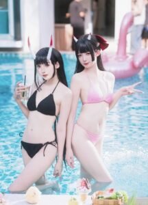 ảnh gái cosplay bikini ngoài trời