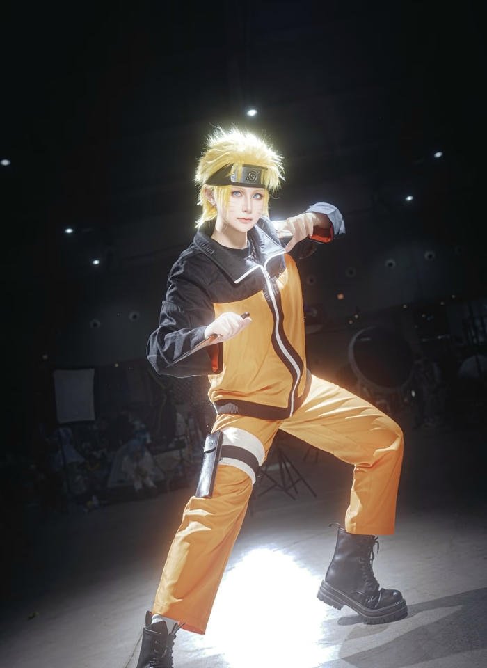 ảnh naruto cosplay dáng đứng hiên ngang