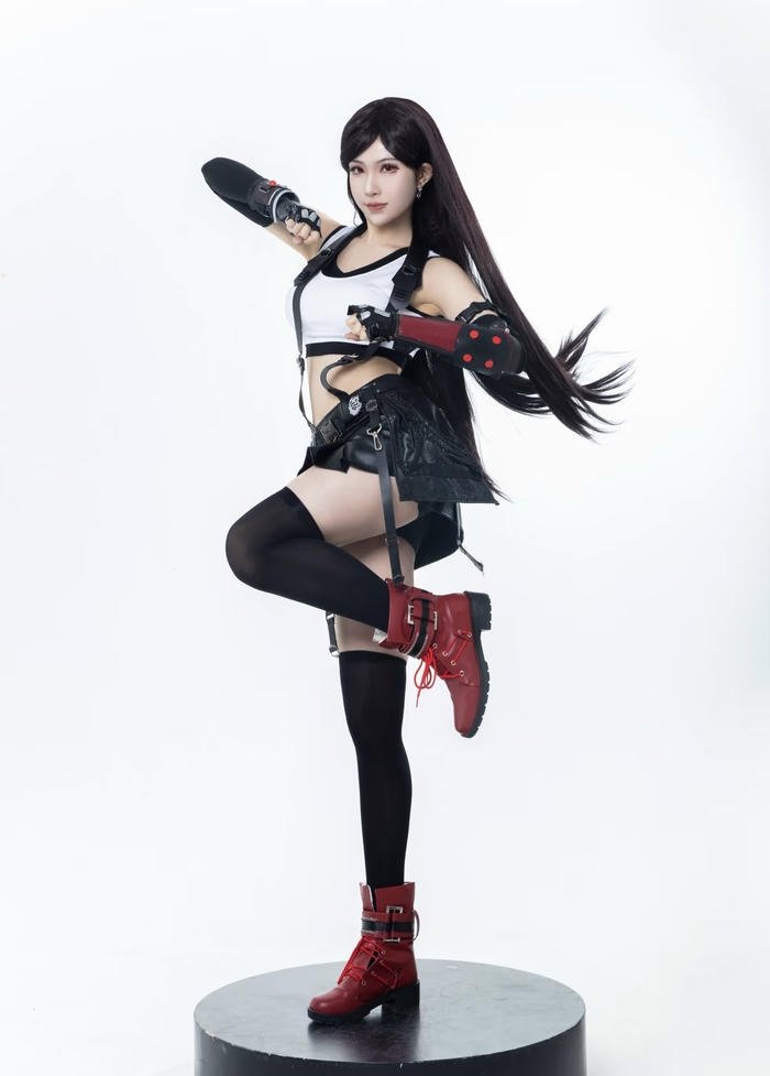 bức ảnh cosplay tifa thần thái tự tin