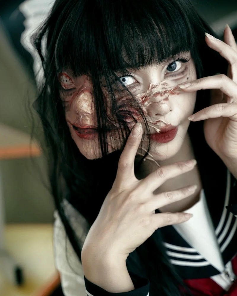 cosplay ma nữ sinh đồng phục dính máu kinh dị