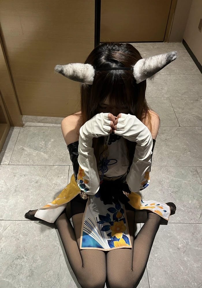 cosplay trung quốc gái đẹp ngồi khóc