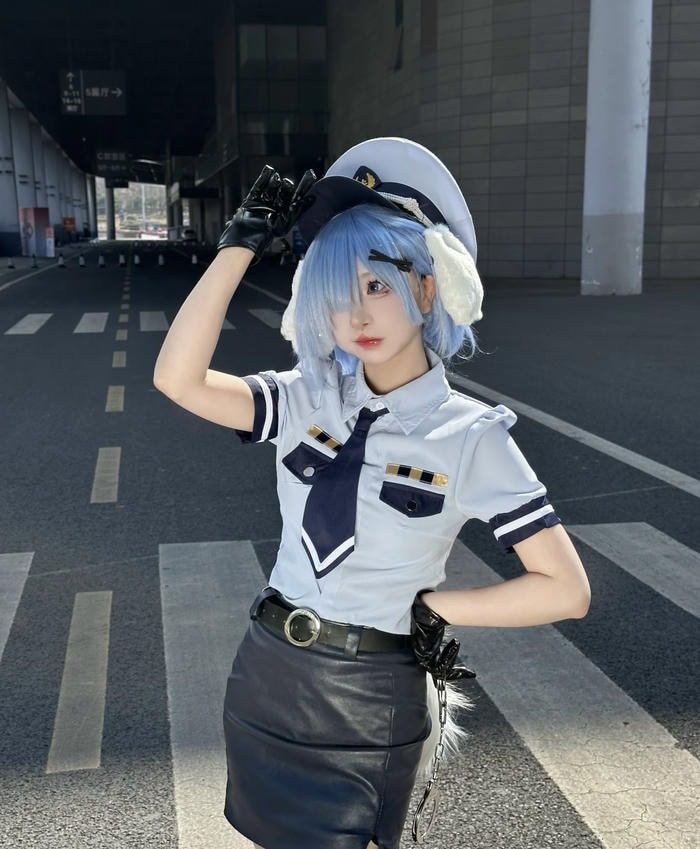 hình ảnh cosplay cảnh sát nữ xinh đẹp