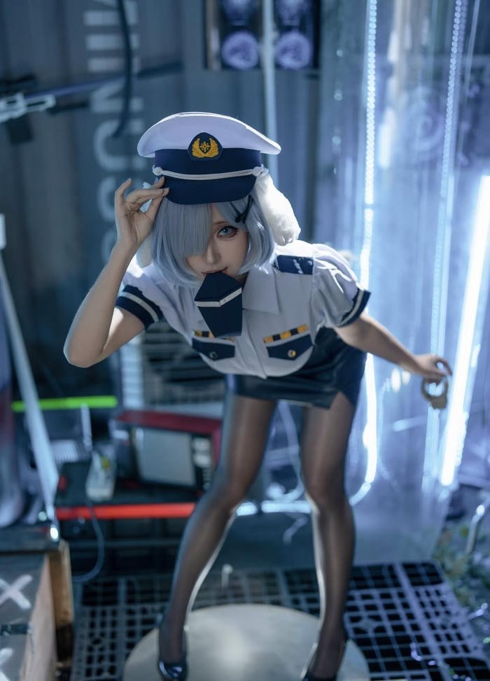 hình ảnh cosplay cảnh sát phong thái cứng cáp